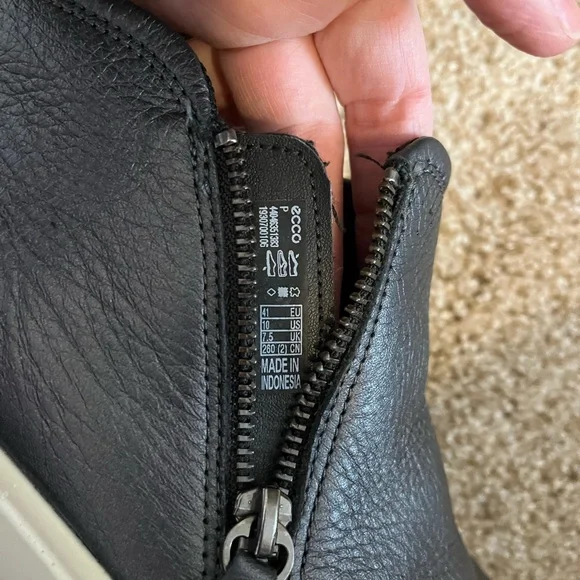 Ecco Soft 7 Metallic Black Leather Side Zip Bootie - Picture 11 of 11